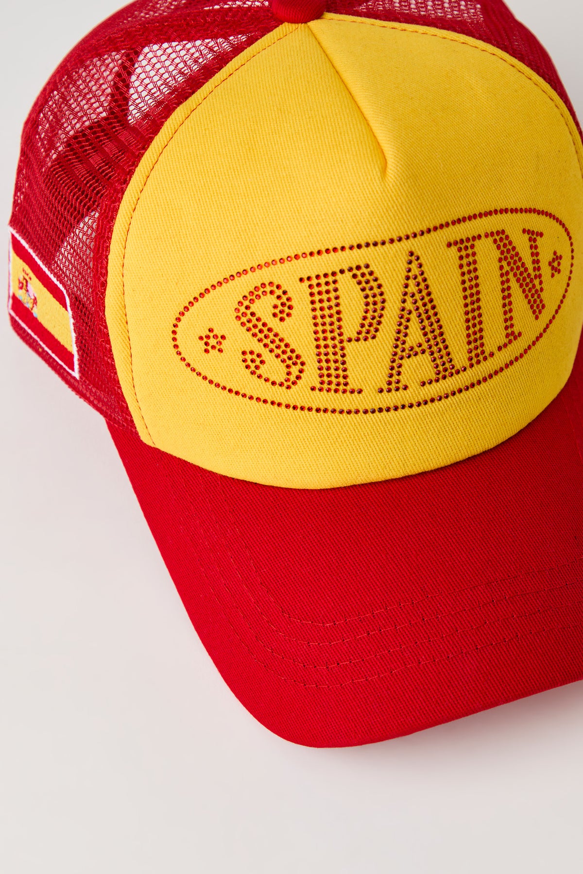 Vue alternative 2. Casquette de camionneur à imprimé Espagne avec pierres du Rhin