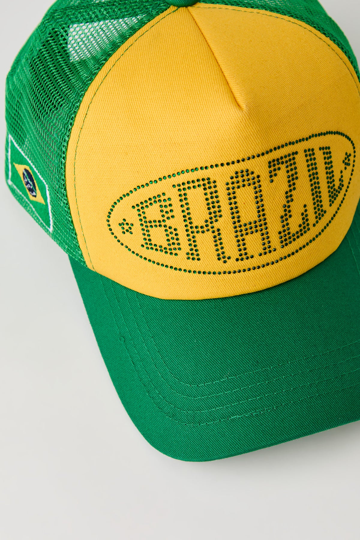 Vue alternative 2. Casquette de camionneur à imprimé Brésil avec pierres du Rhin