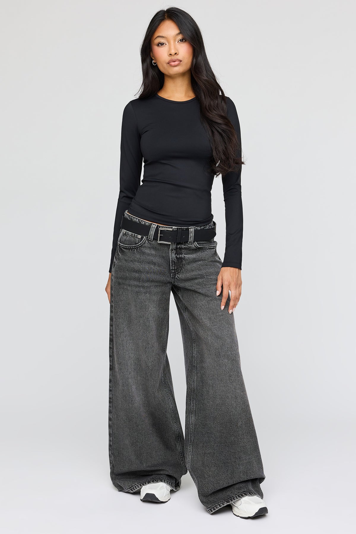 Alt View 3. Contour Long Sleeve Top - Black