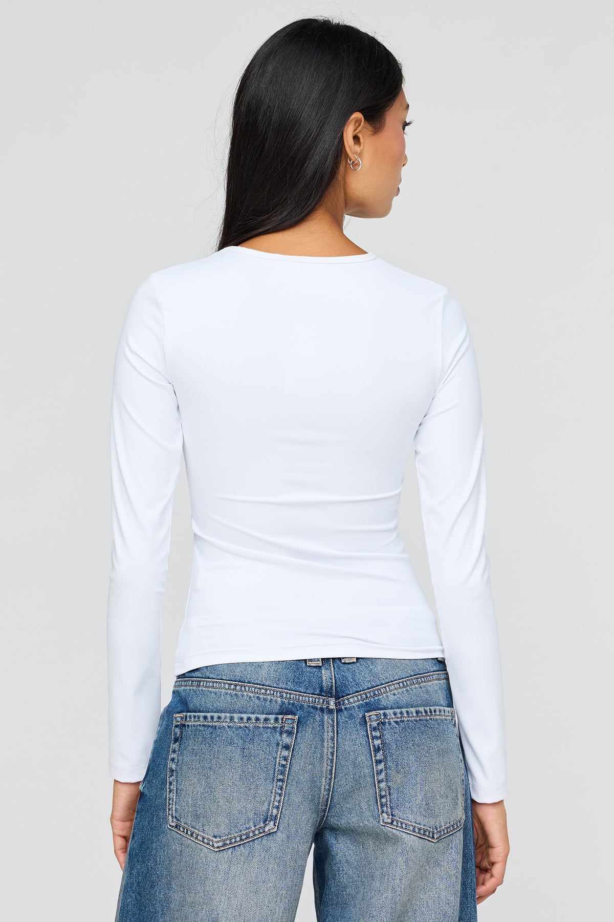 Alt View 2. Contour Long Sleeve Top - White