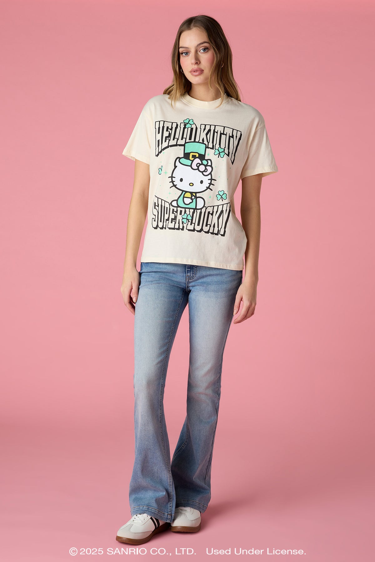 Vue alternative 3. T-shirt à imprimé de la Saint-Patrick Hello Kitty®