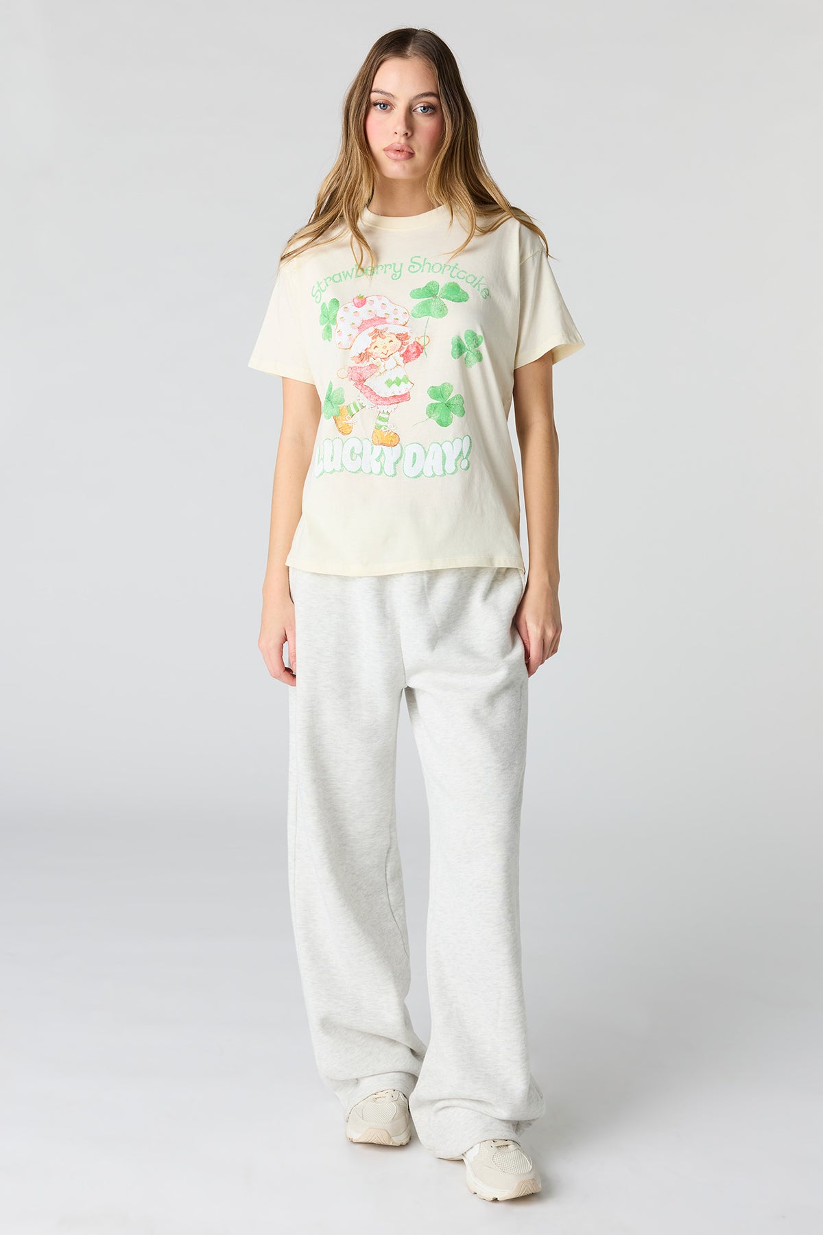 Vue alternative 3. T-shirt à imprimé de la Saint-Patrick Strawberry Shortcake