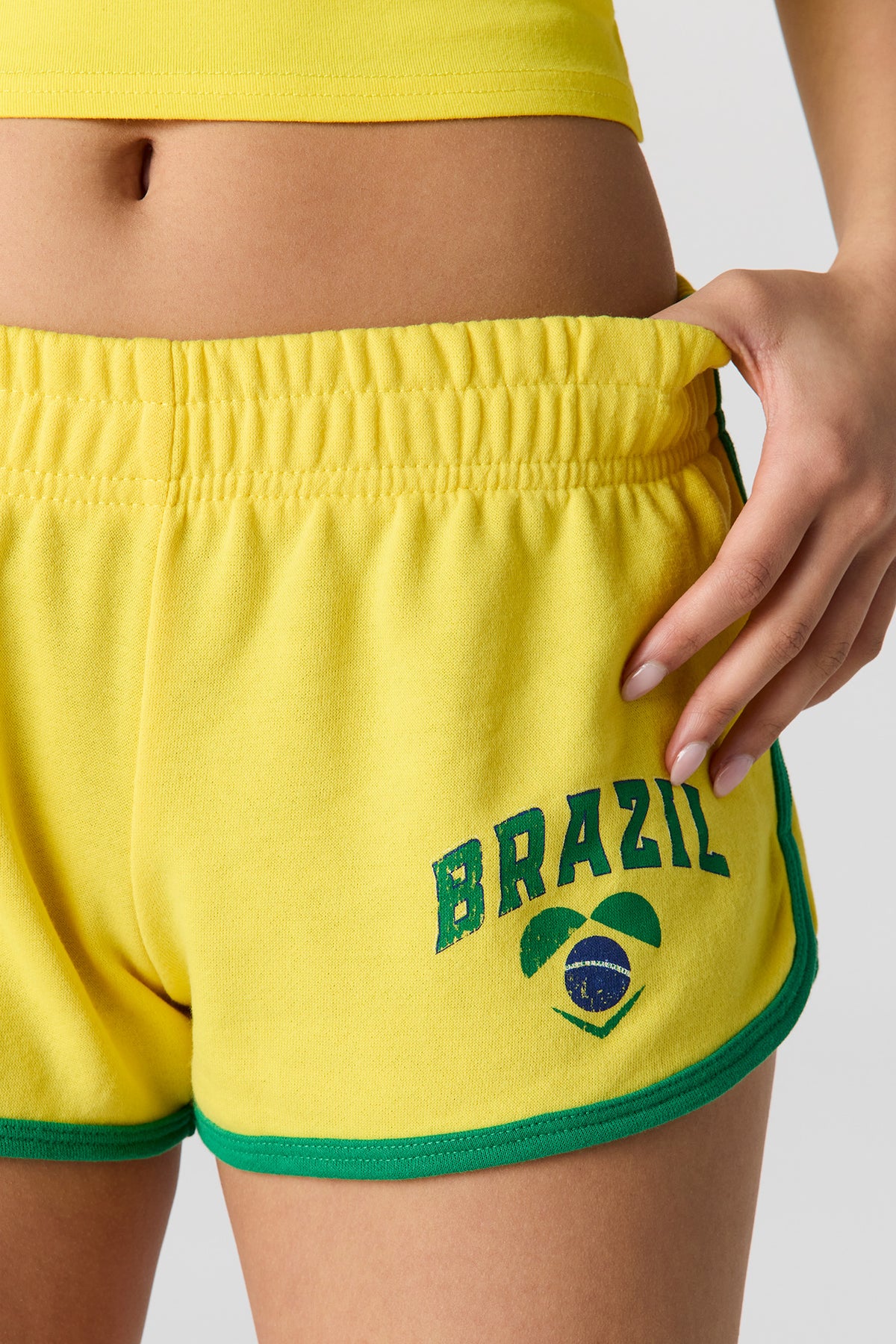 Vue alternative 4. Short en molleton à imprimé Brésil avec ourlet arrondi