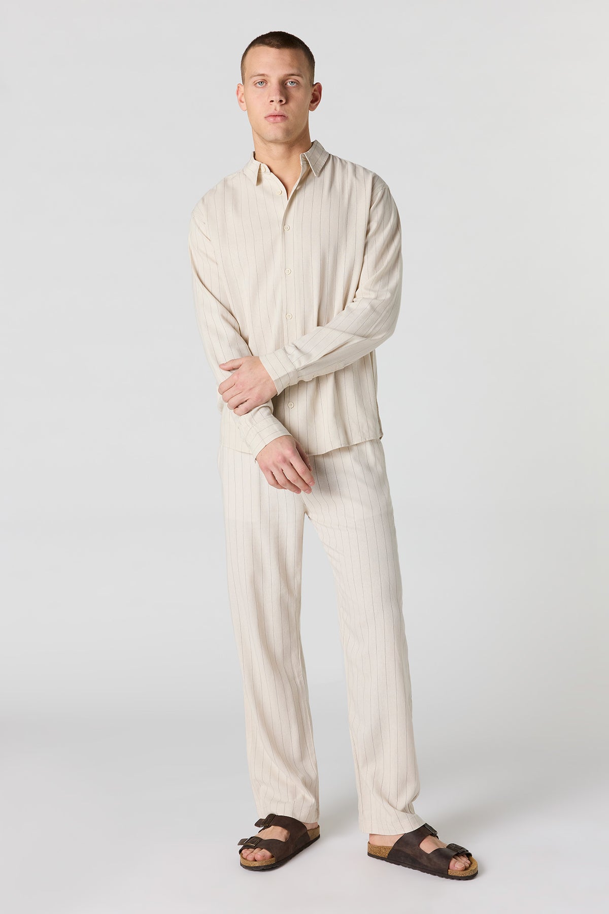 Vue alternative 3. Haut boutonné en mélange de lin à manches longues