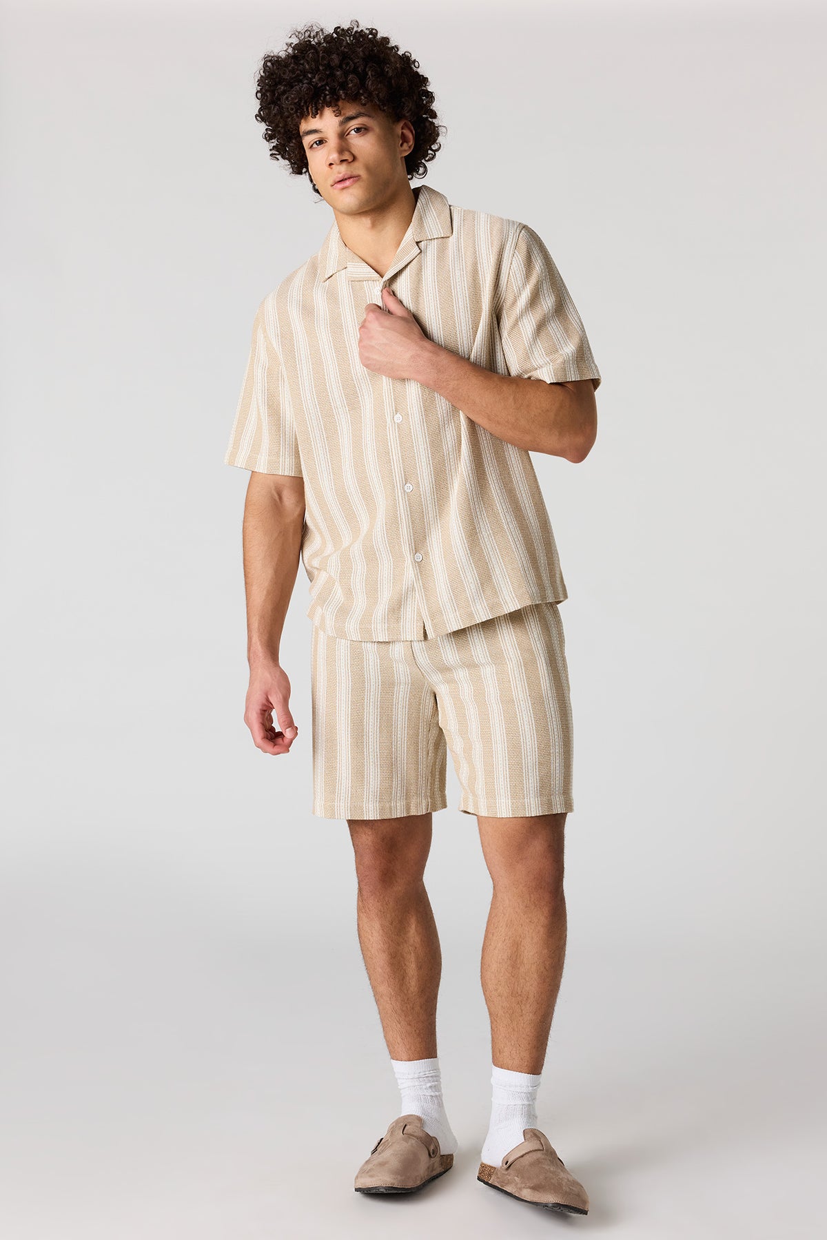 Vue alternative 3. Haut boutonné texturé rayé
