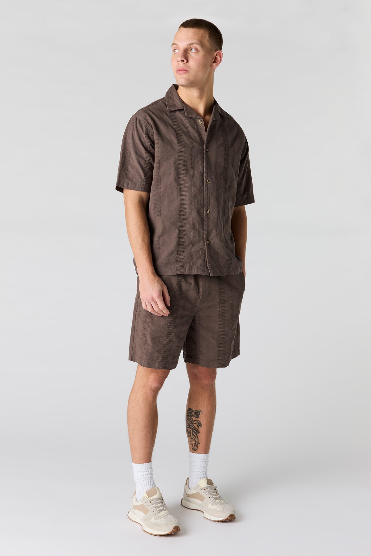 Vue alternative 3. Haut boutonné texturé