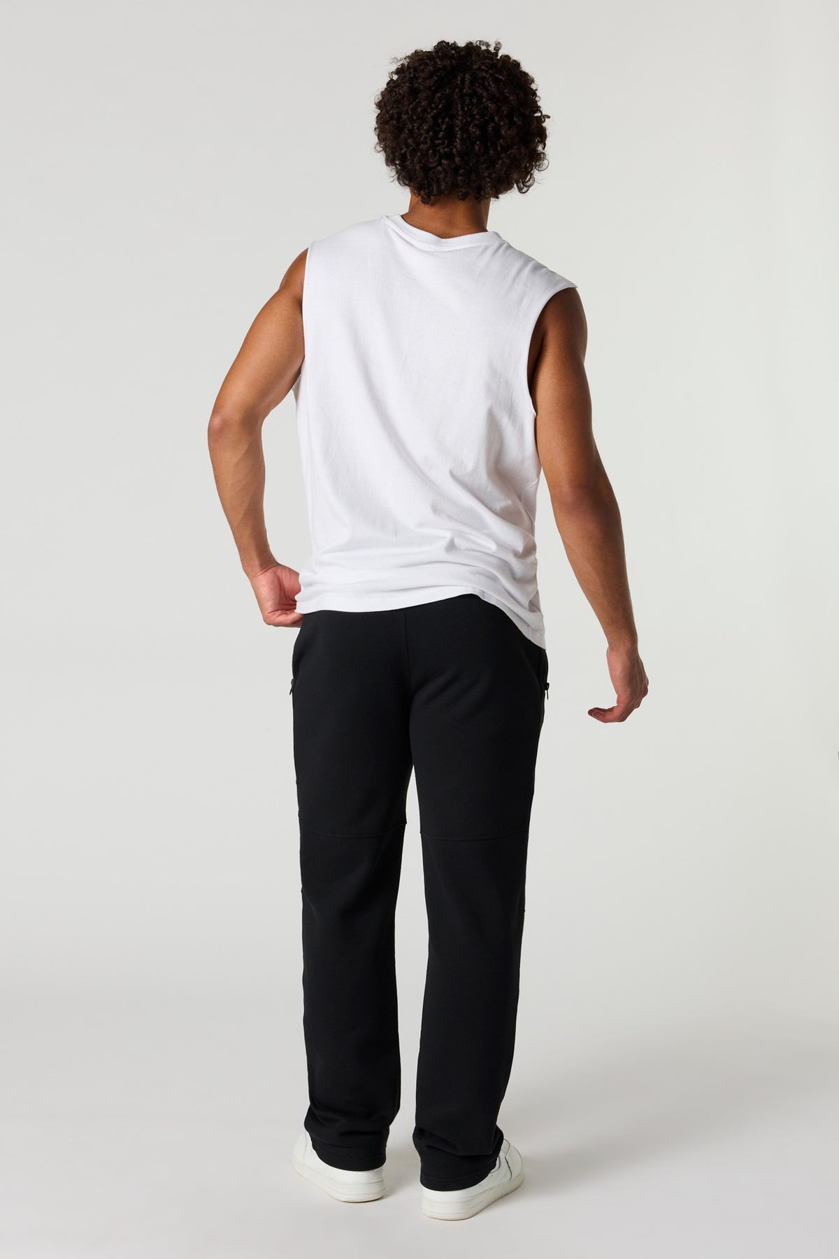 Vue alternative 3. Pantalon d'entraînement en molleton avec poches à fermeture à glissière