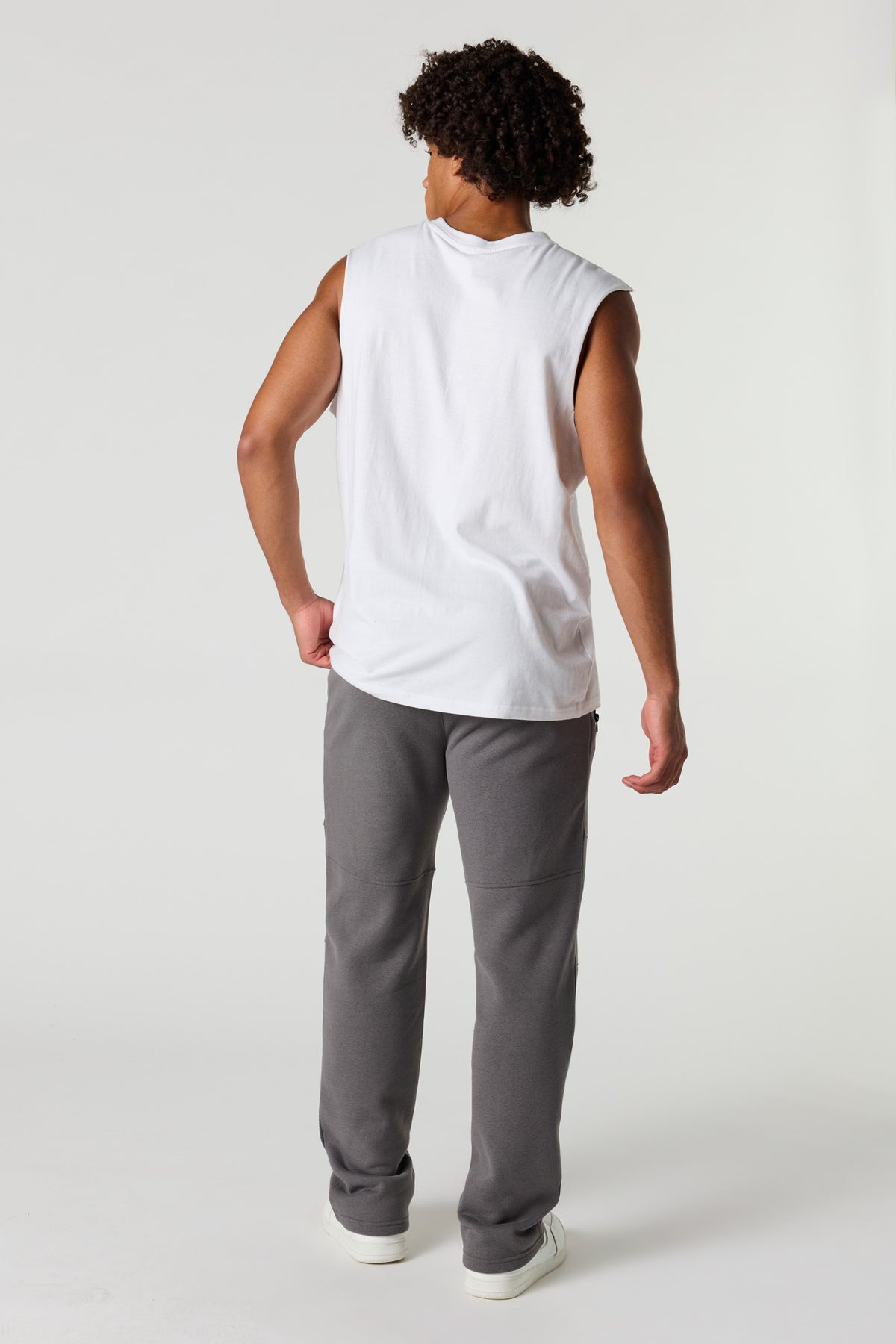Vue alternative 3. Pantalon d'entraînement en molleton avec poches à fermeture à glissière
