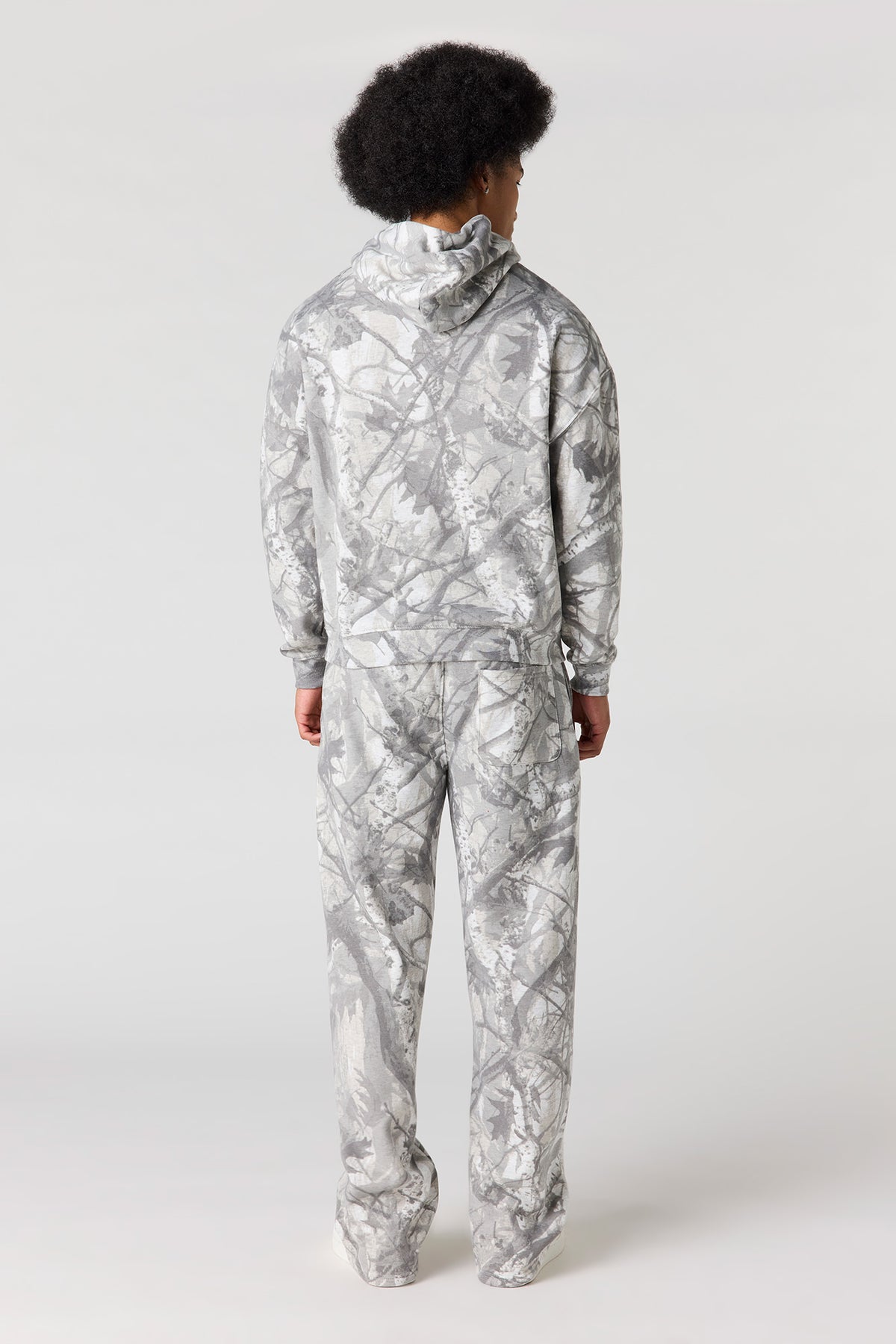 Alt View 3. Graphic Baggy Fleece Sweatpant - Camouflage