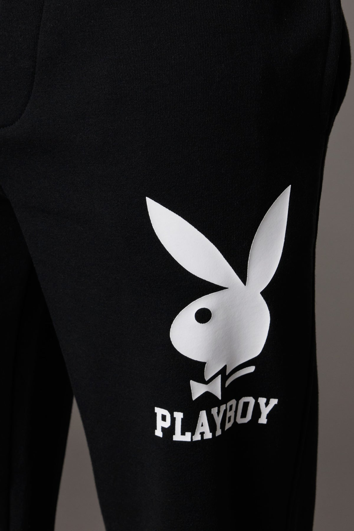 Vue alternative 4. Pantalon d'entraînement baggy en molleton à imprimé Playboy