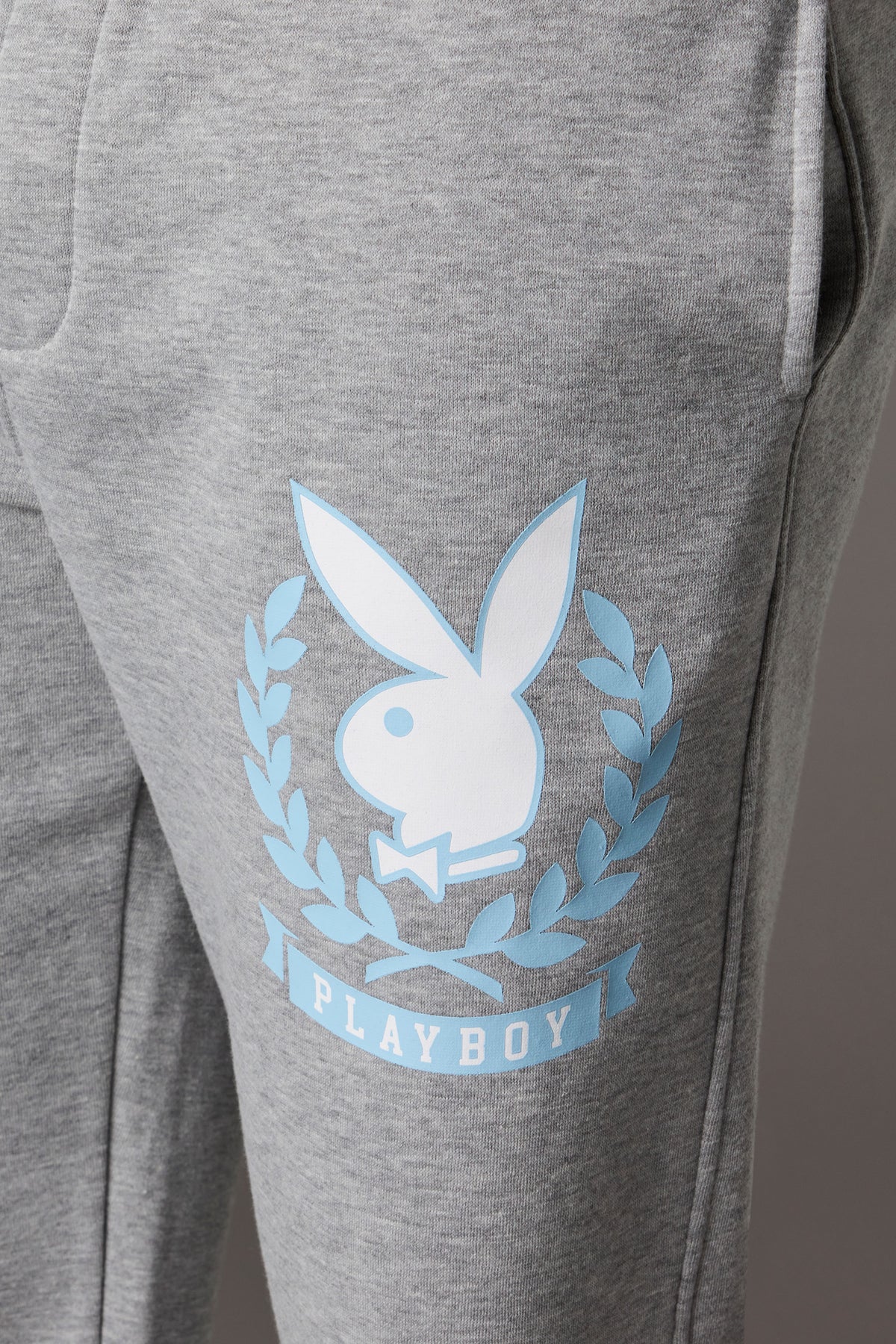 Vue alternative 4. Pantalon d'entraînement baggy en molleton à imprimé Playboy