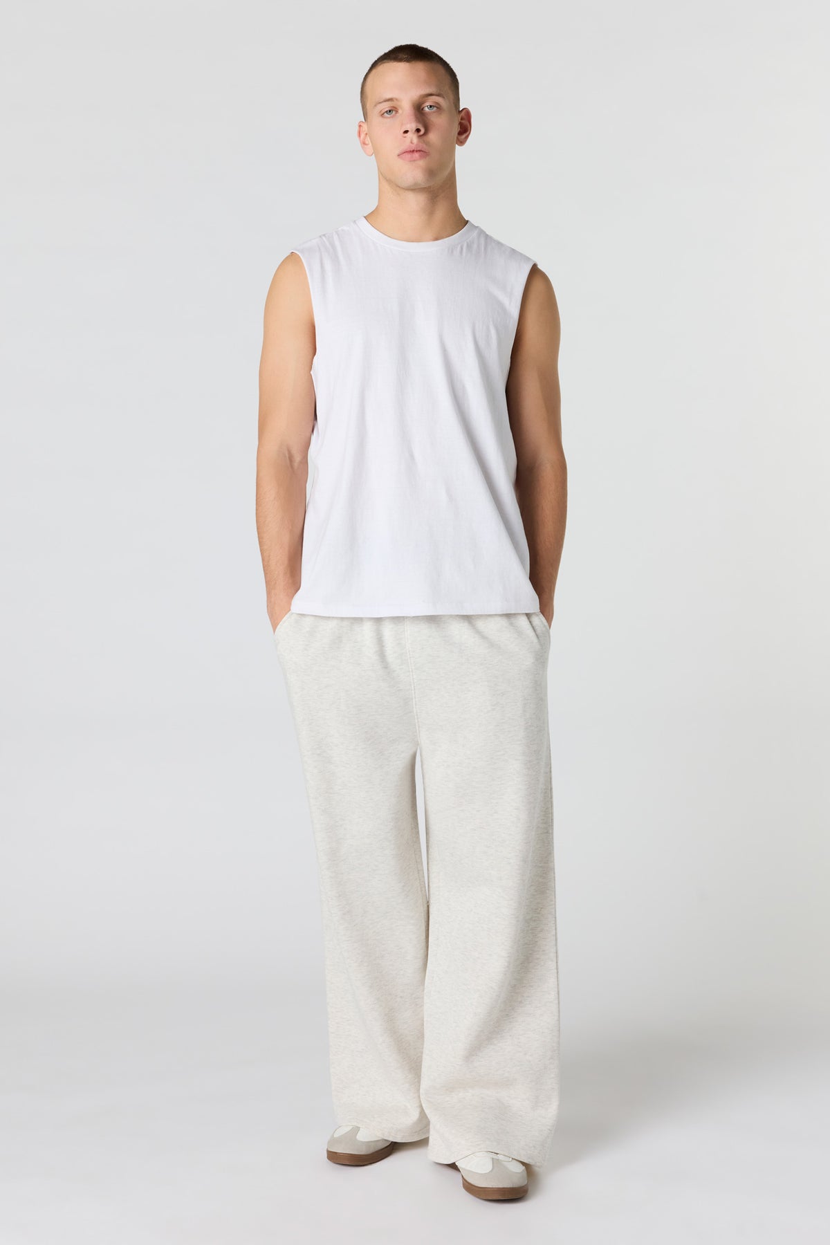 Vue alternative 2. Pantalon d'entraînement à jambe large en molleton