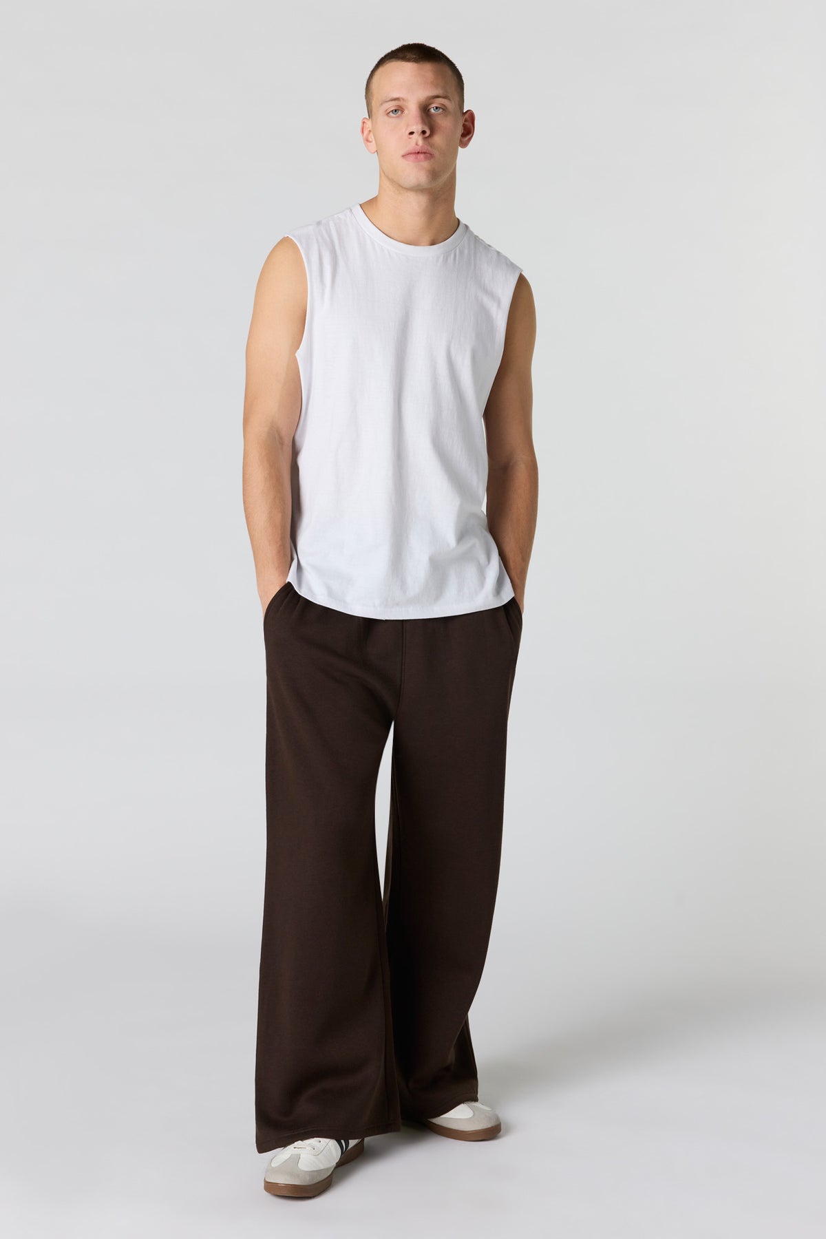 Vue alternative 2. Pantalon d'entraînement à jambe large en molleton