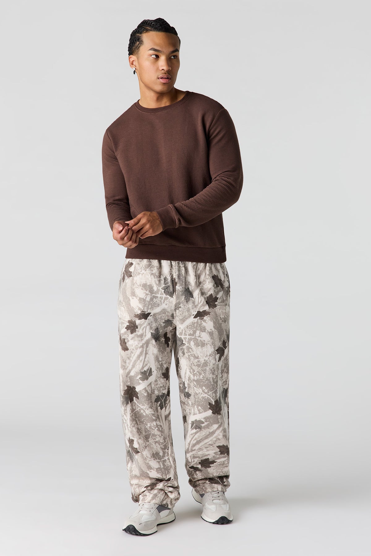 Alt View 2. Baggy Fleece Sweatpant - Camouflage