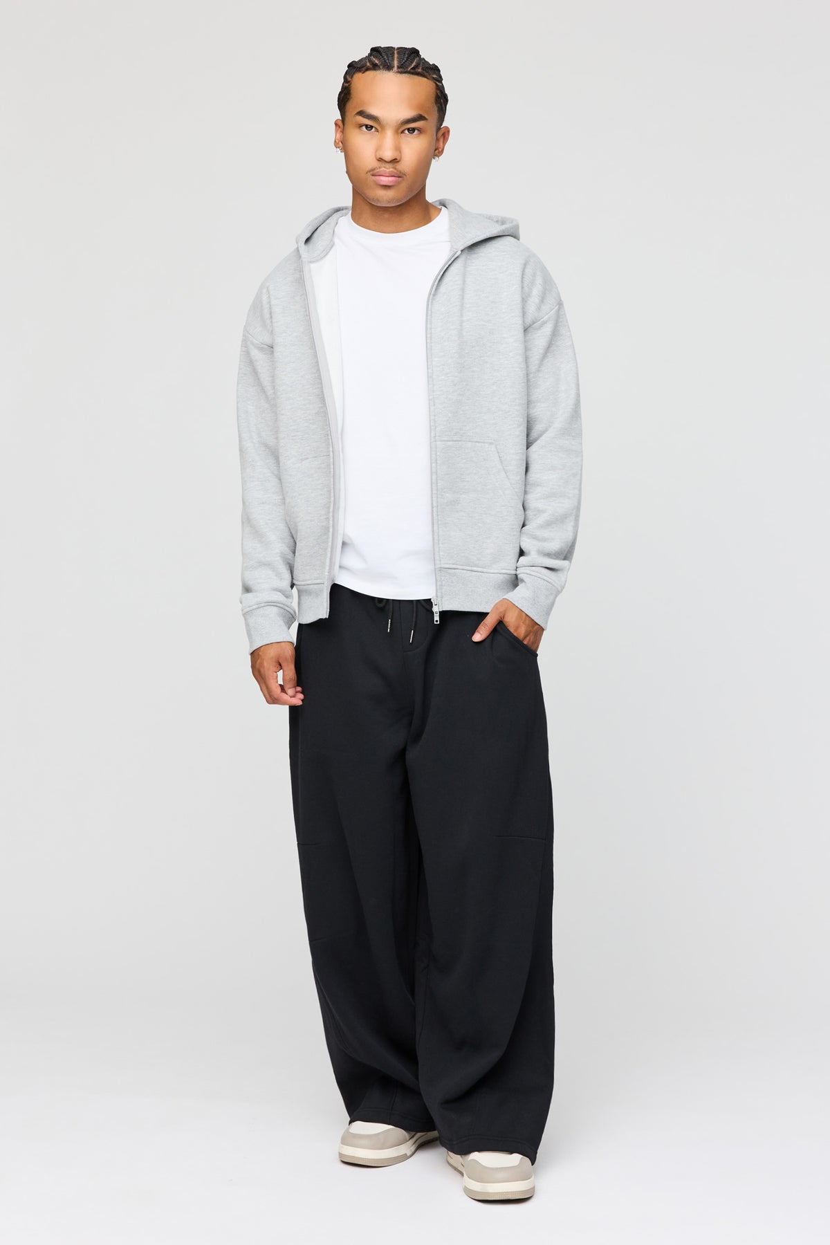 Vue alternative 2. Pantalon d'entraînement baggy à jambe baril en molleton