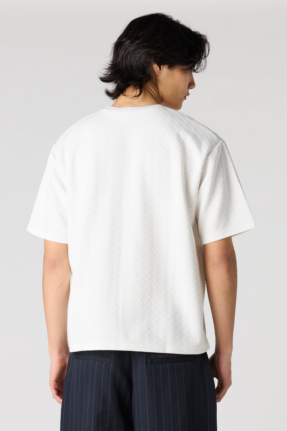 Vue alternative 2. T-shirt carré texturé