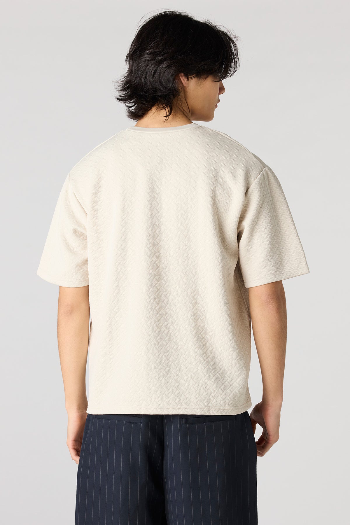 Vue alternative 2. T-shirt carré texturé