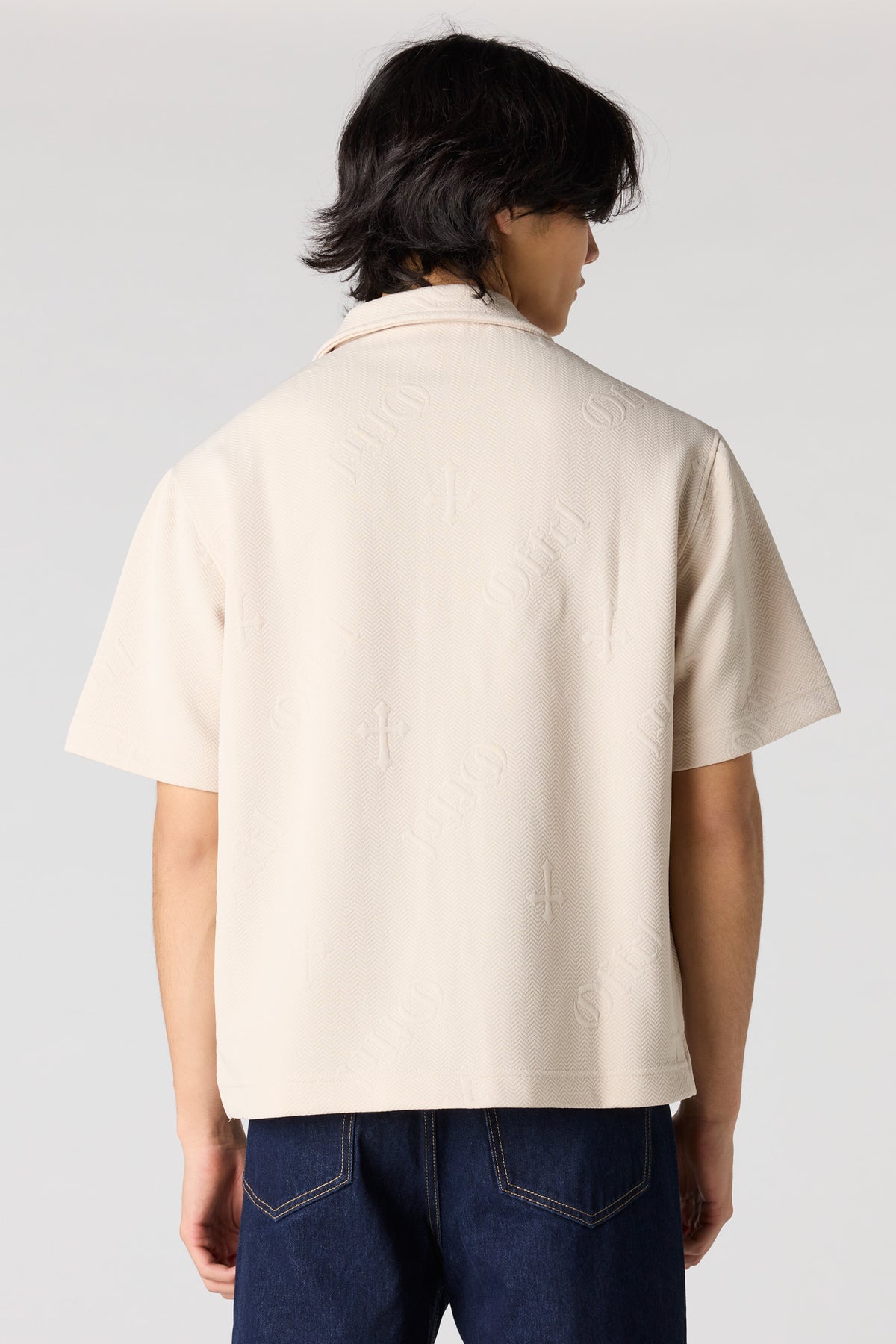 Vue alternative 2. Haut boutonné texuré