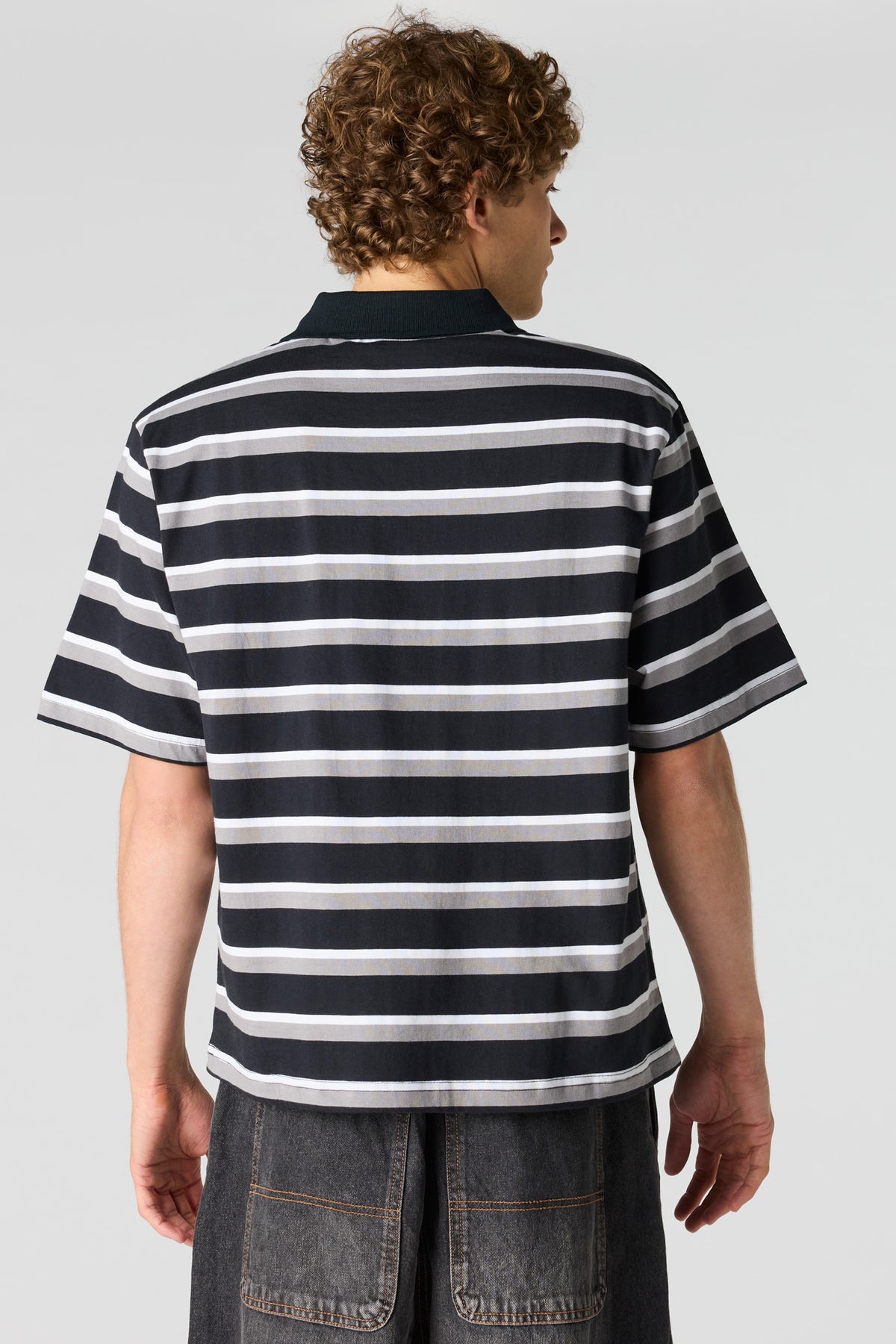 Vue alternative 2. Polo carré rayé