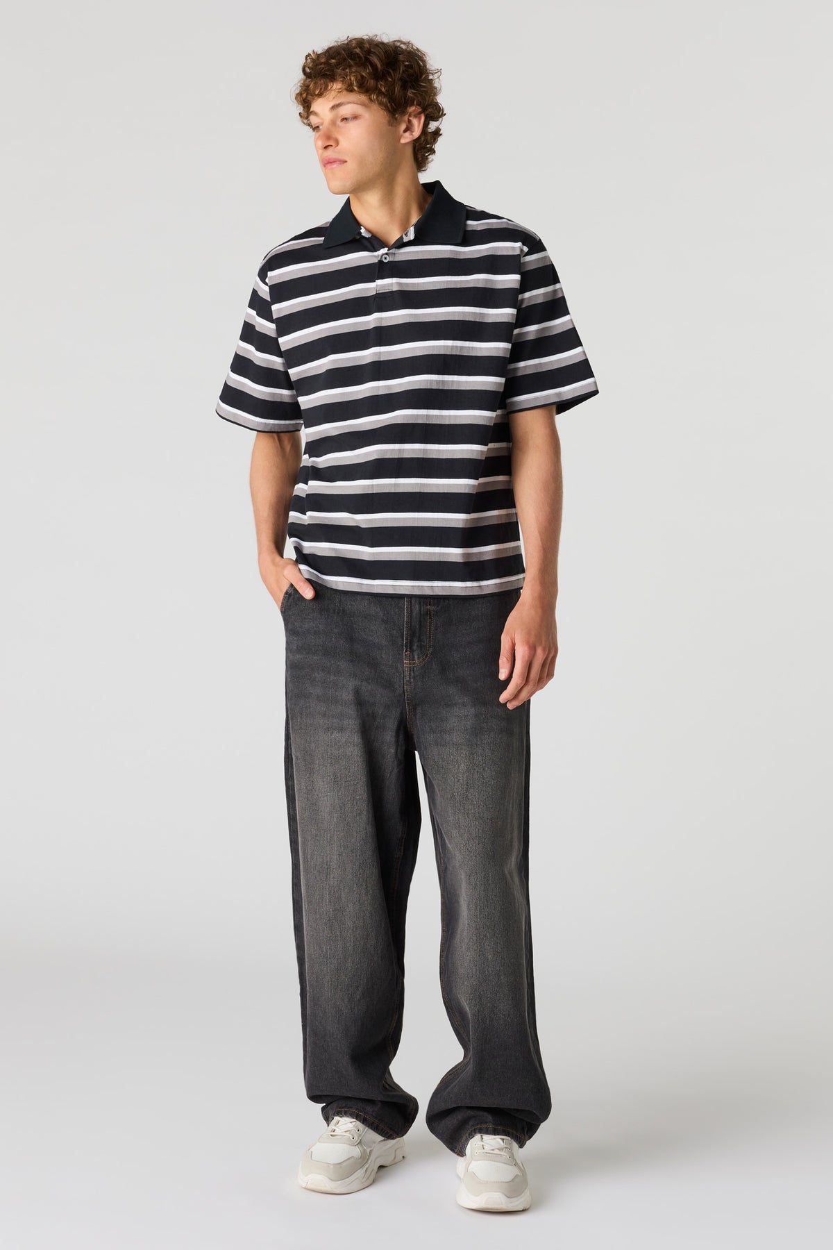 Vue alternative 3. Polo carré rayé