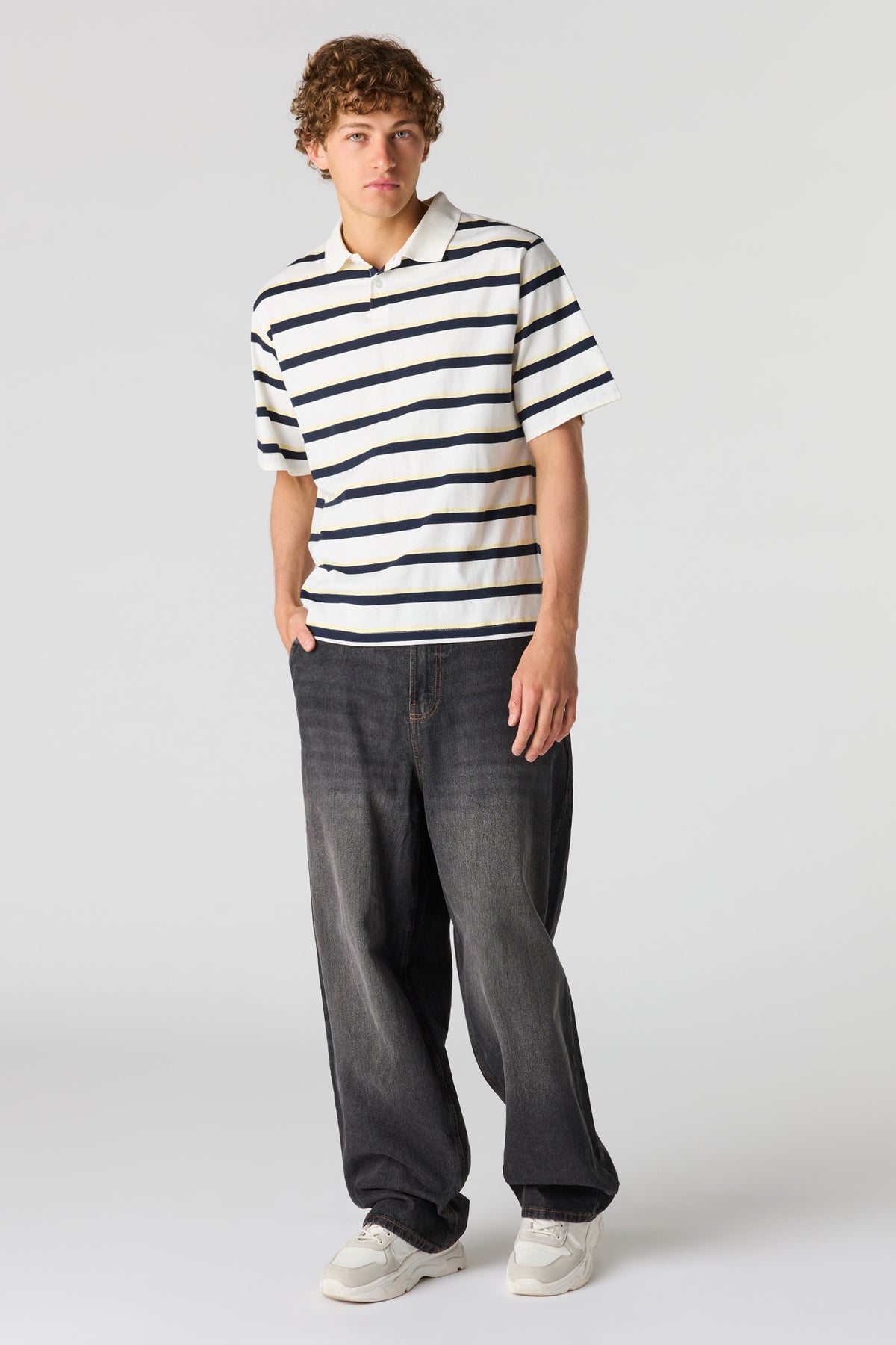 Vue alternative 3. Polo carré rayé