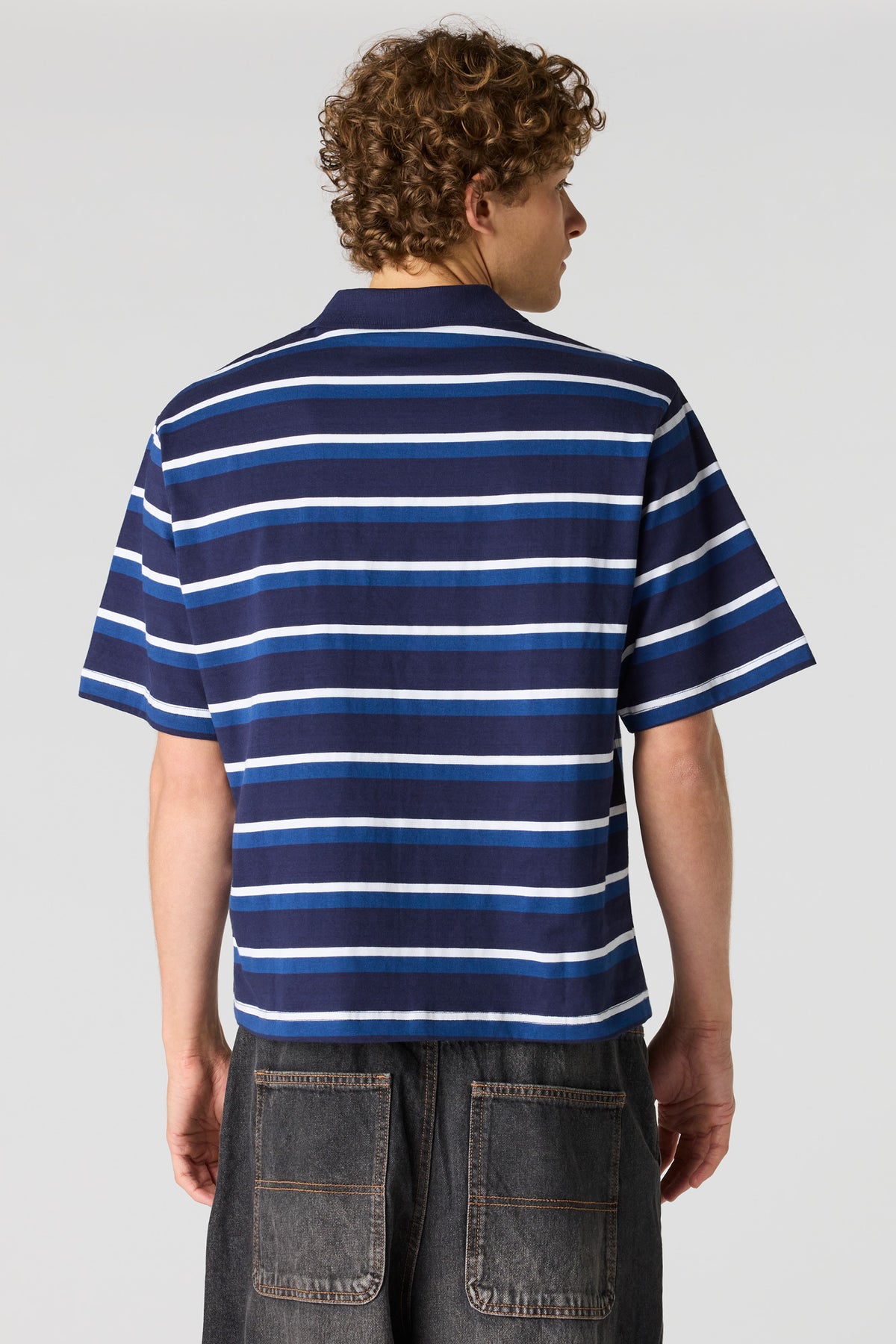 Vue alternative 2. Polo carré rayé