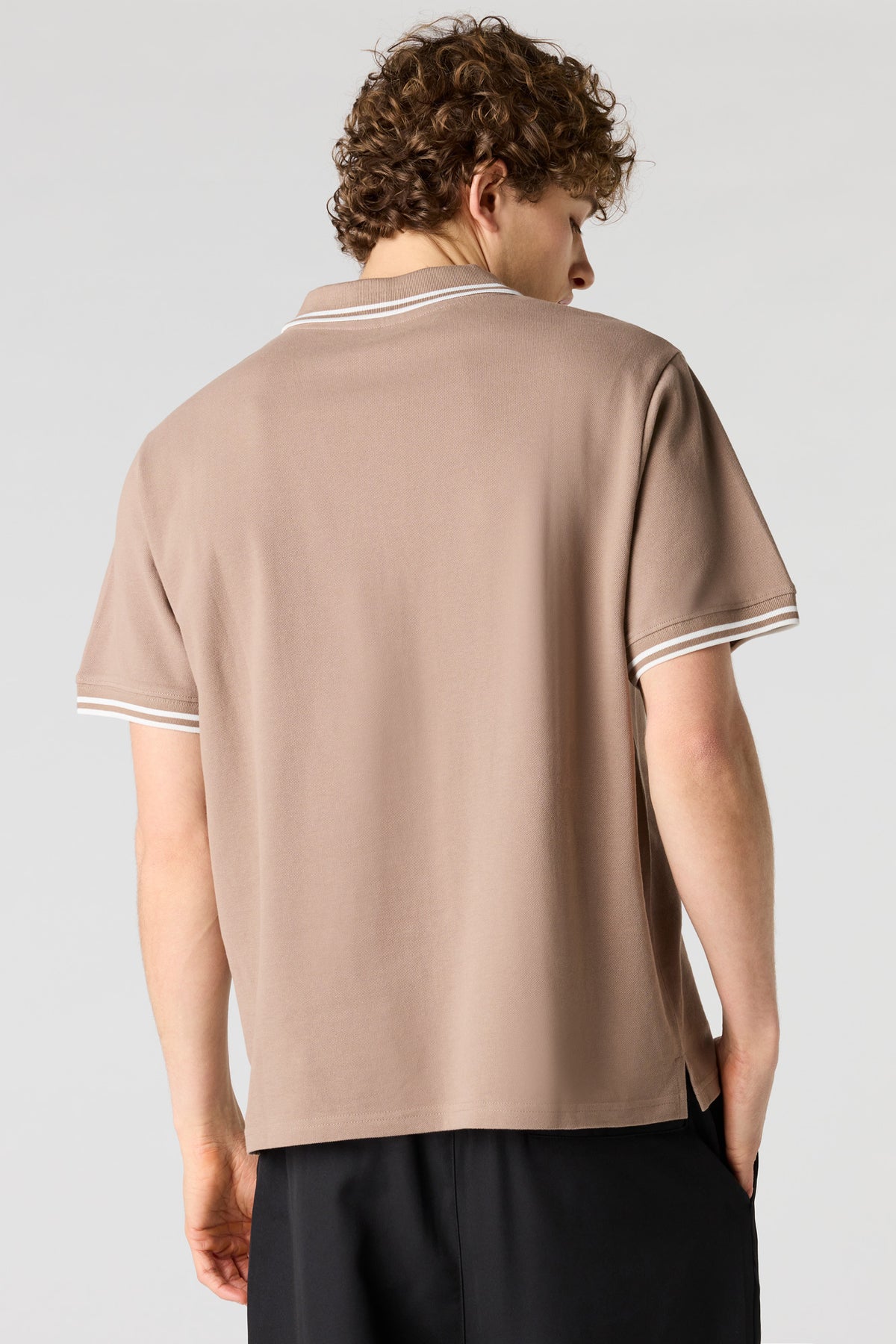 Vue alternative 2. Polo à garniture rayée