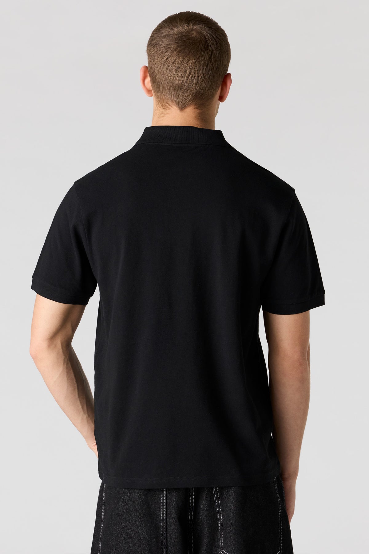 Vue alternative 2. Polo avec rayures verticales