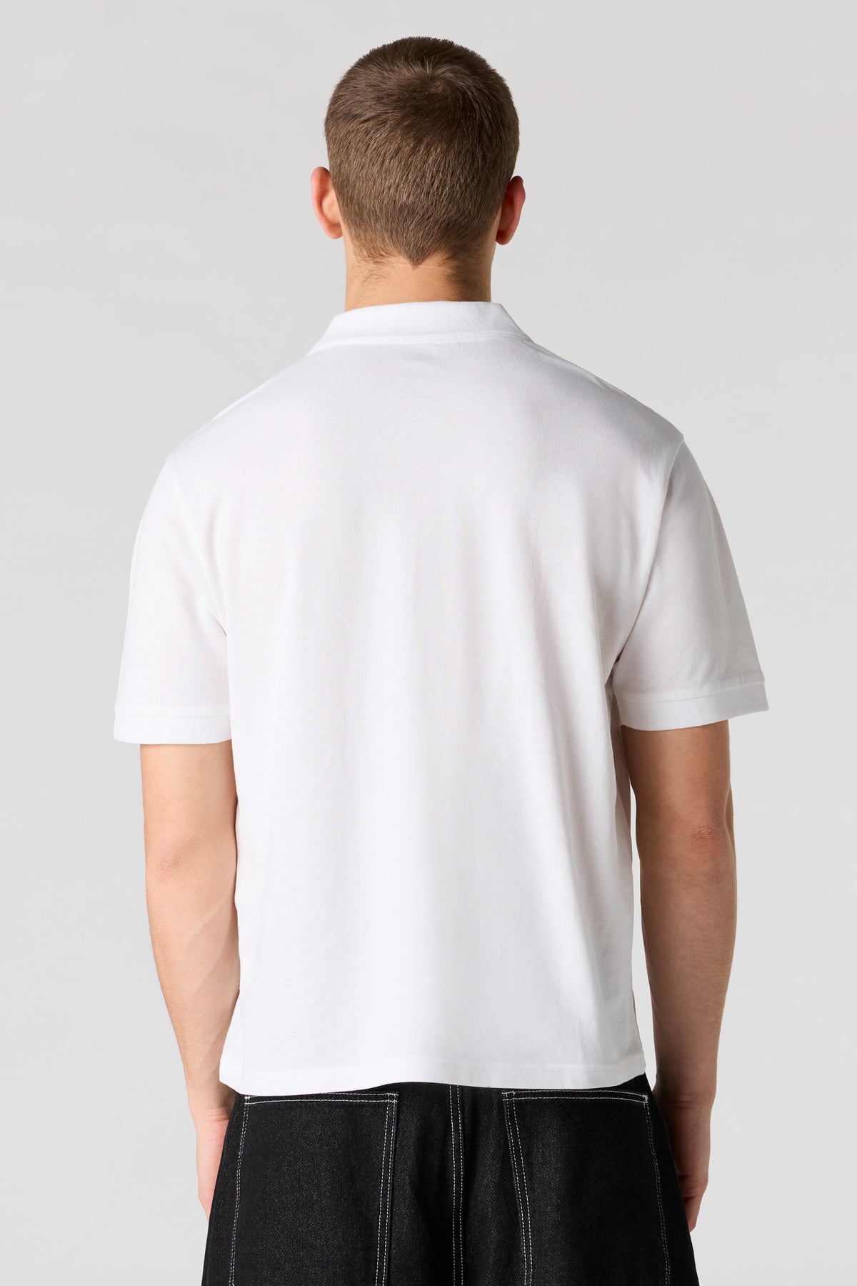 Vue alternative 2. Polo avec rayures verticales