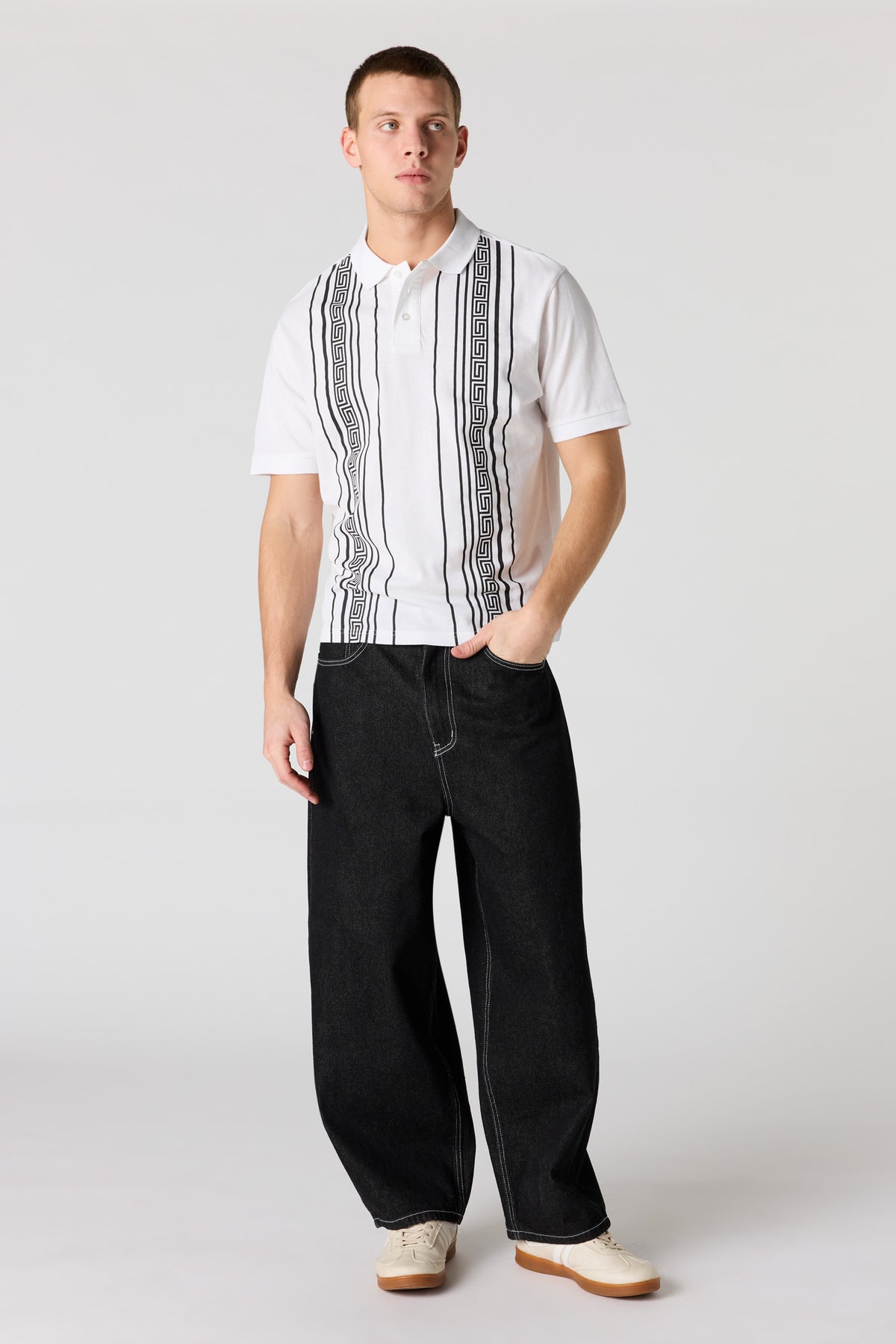 Vue alternative 3. Polo avec rayures verticales