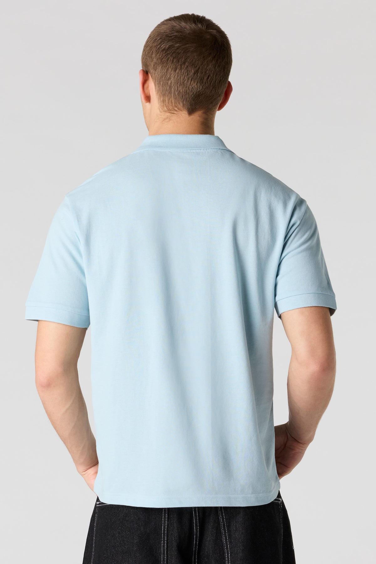 Vue alternative 2. Polo avec rayures verticales