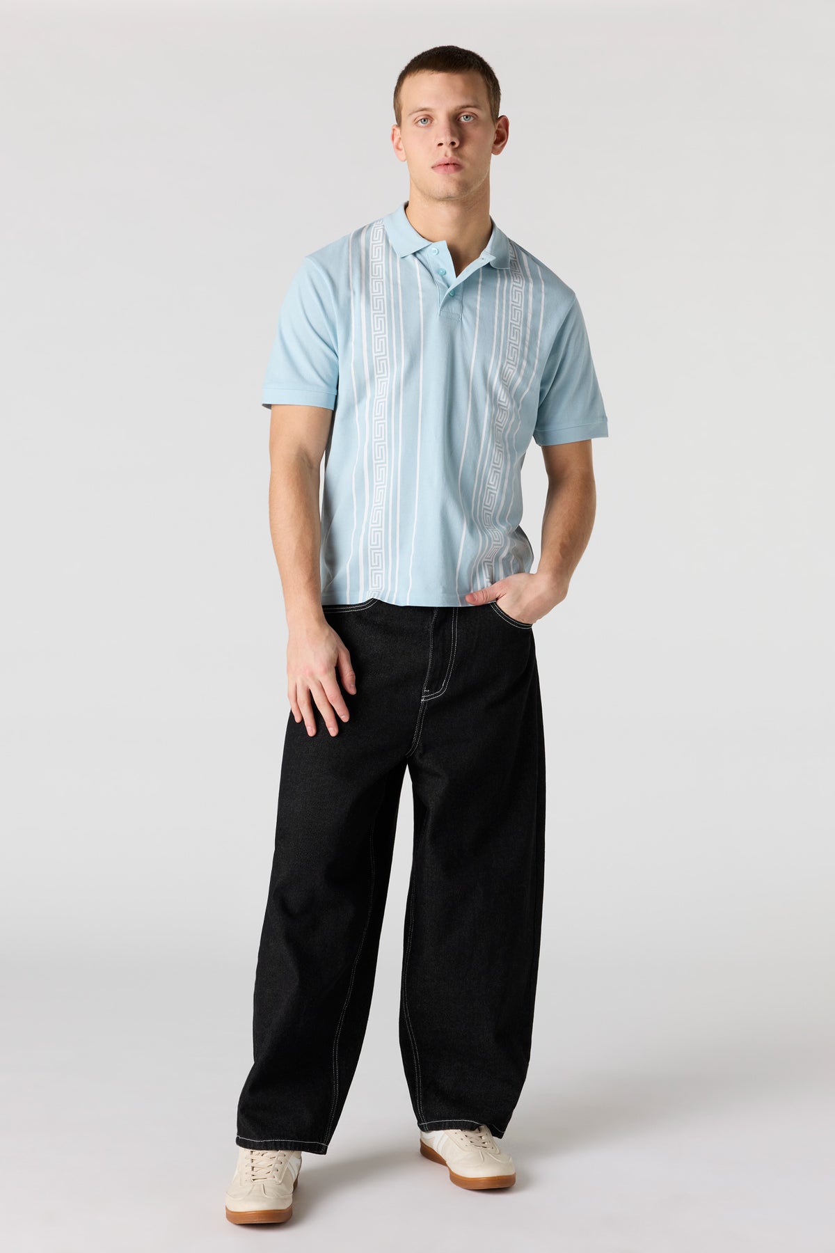 Vue alternative 3. Polo avec rayures verticales