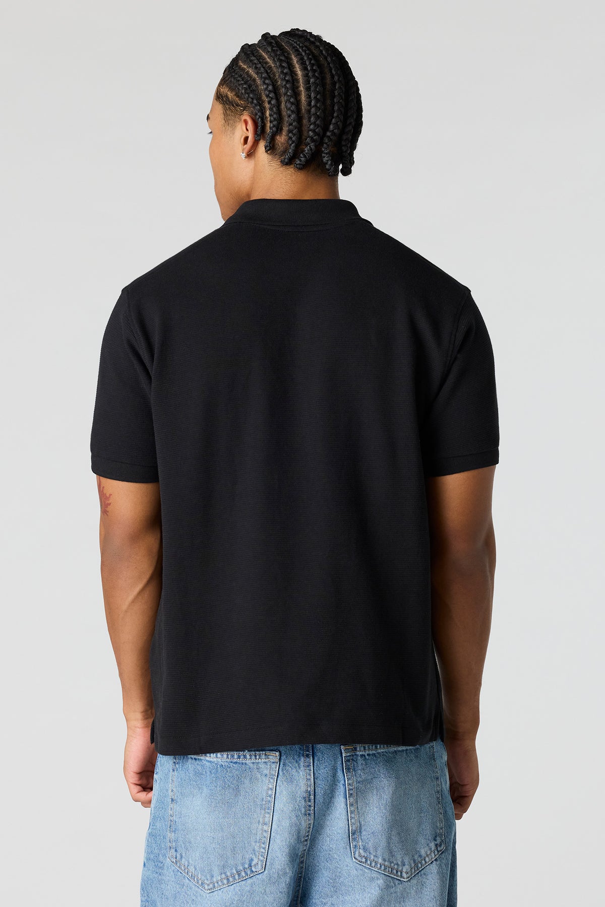 Vue alternative 2. Polo côtelé avec motif brodé