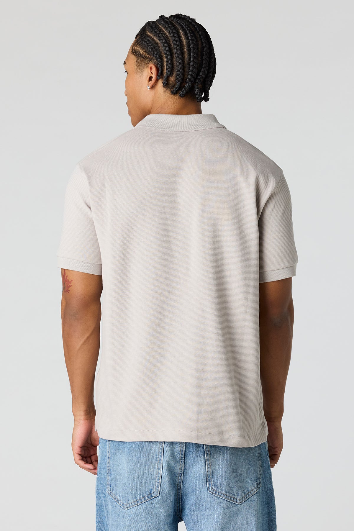 Vue alternative 2. Polo côtelé avec motif brodé