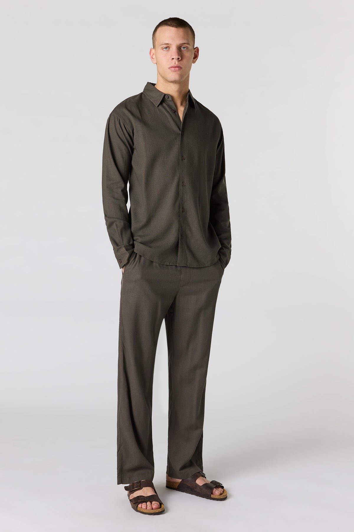 Alt View 2. Linen-Blend Baggy Pant - Brown