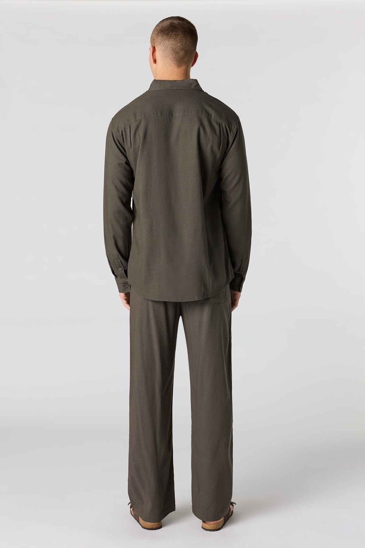 Alt View 3. Linen-Blend Baggy Pant - Brown