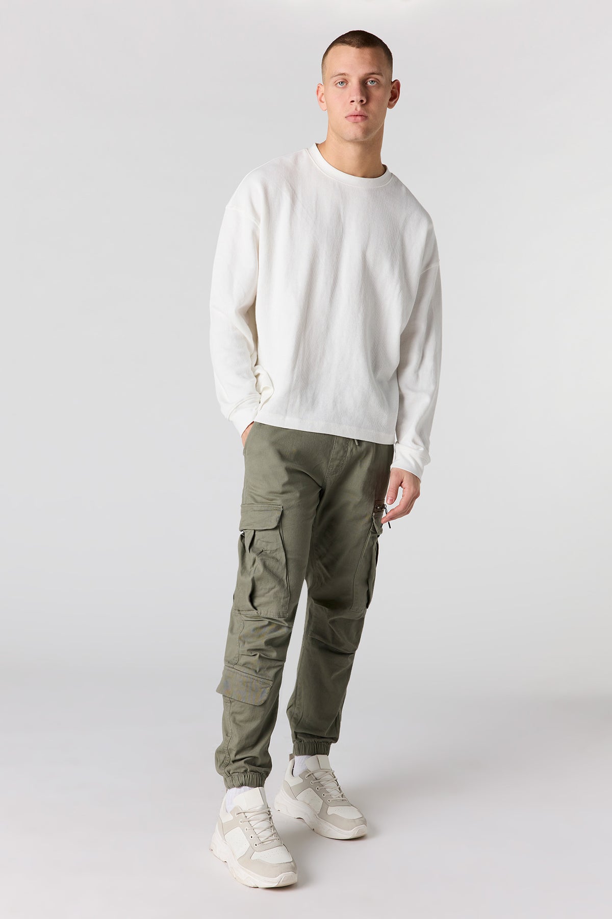 Vue alternative 2. Jogger cargo avec poches à fermeture à glissière