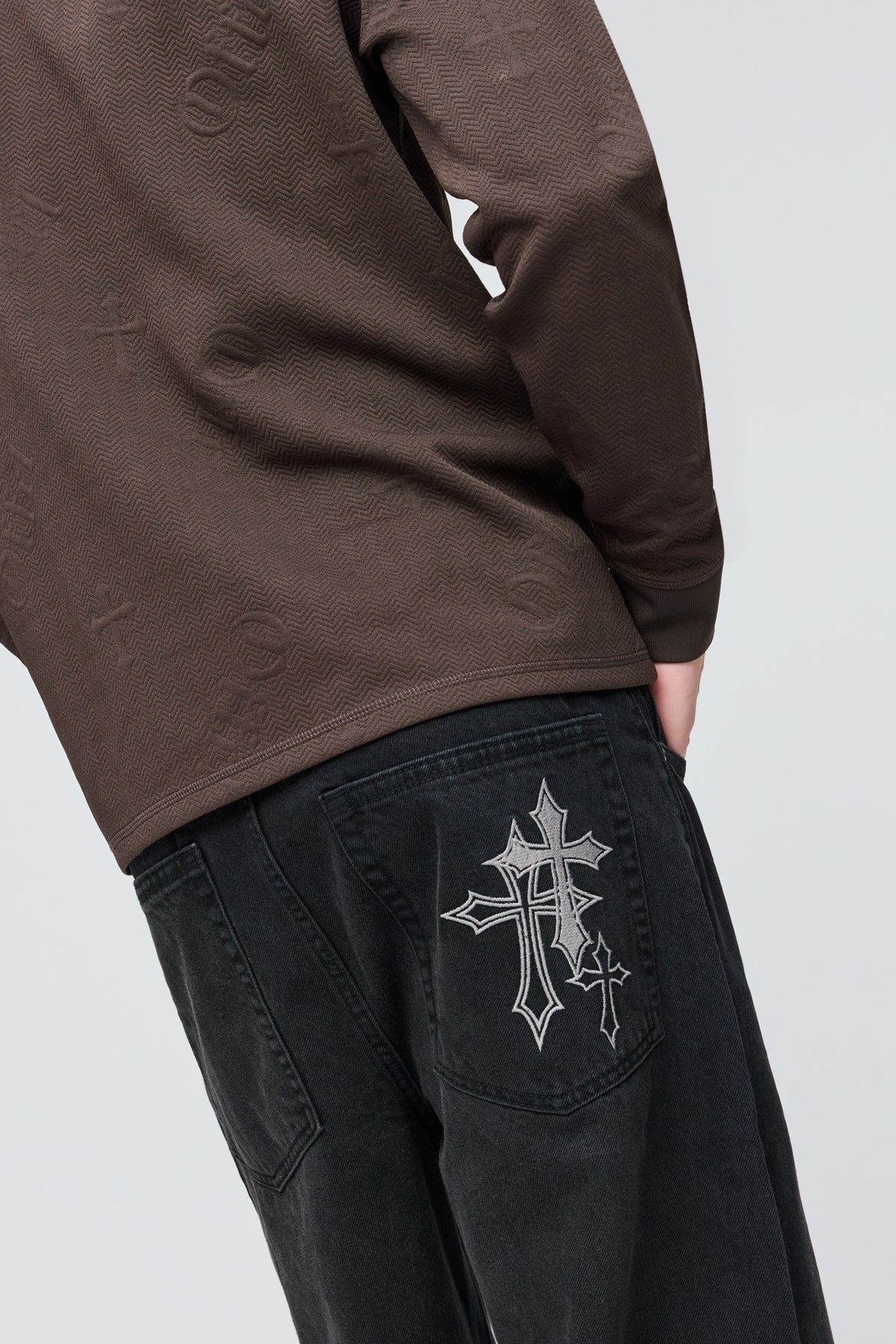 Jean super baggy avec motif brodé