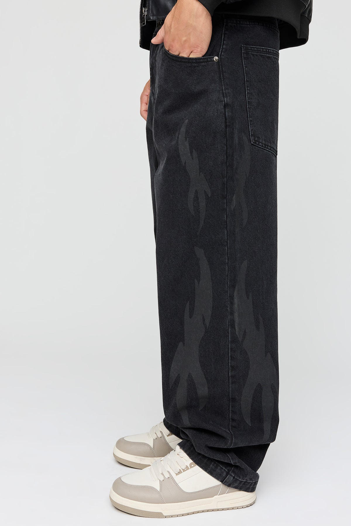 Vue alternative 4. Jean super baggy à imprimé Flamme