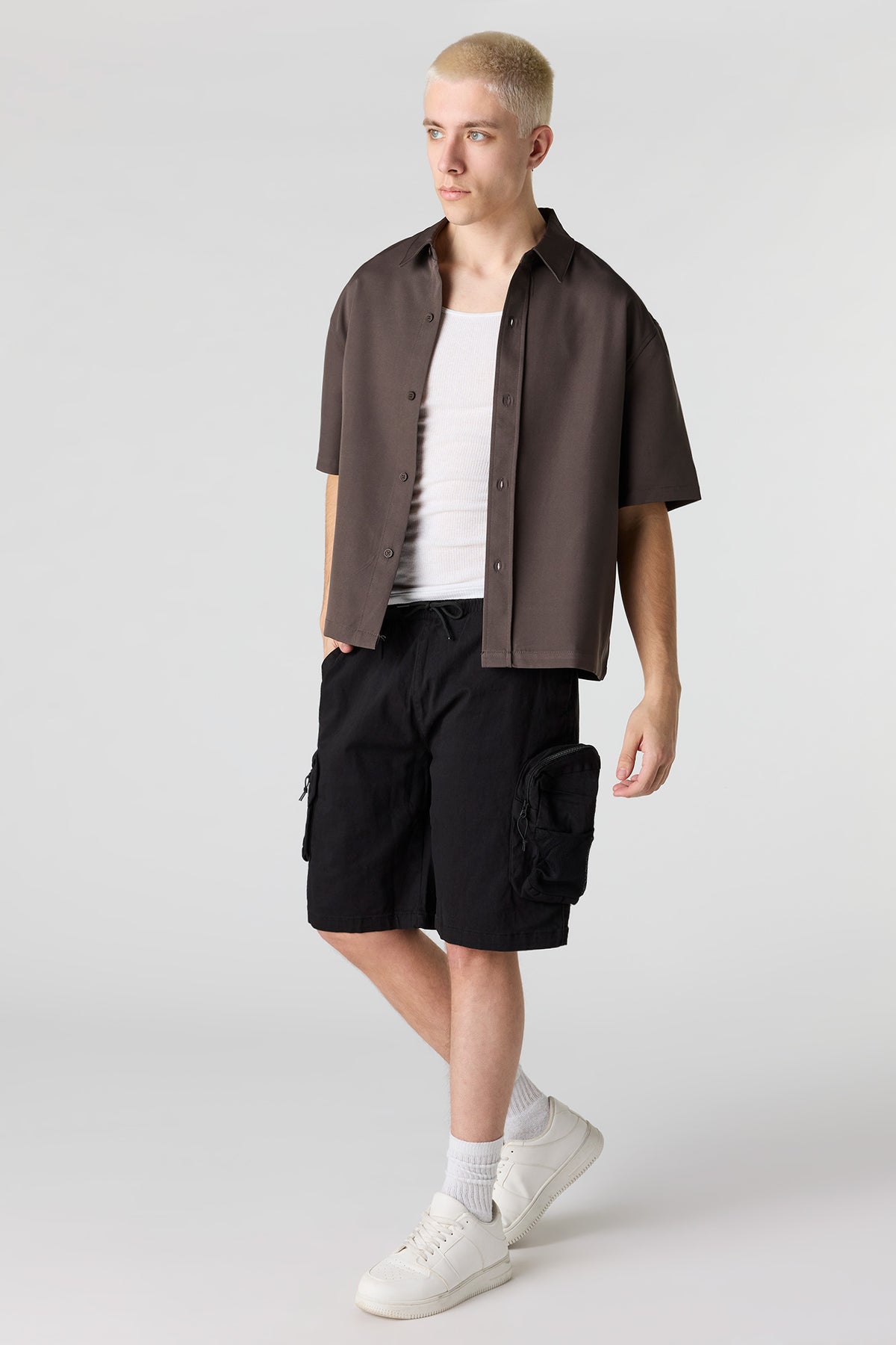 Vue alternative 2. Short cargo à taille coulissante