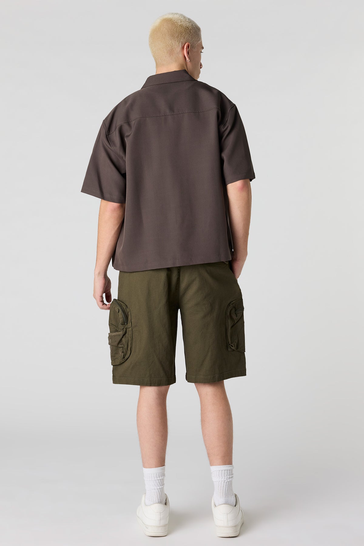 Vue alternative 3. Short cargo à taille coulissante