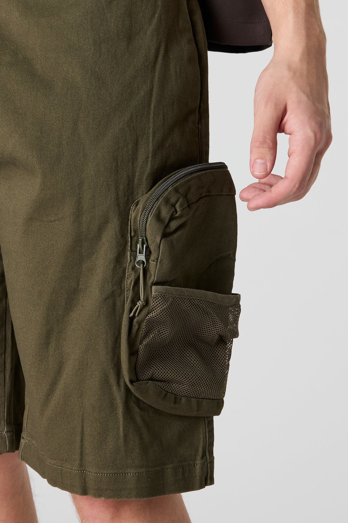 Vue alternative 4. Short cargo à taille coulissante