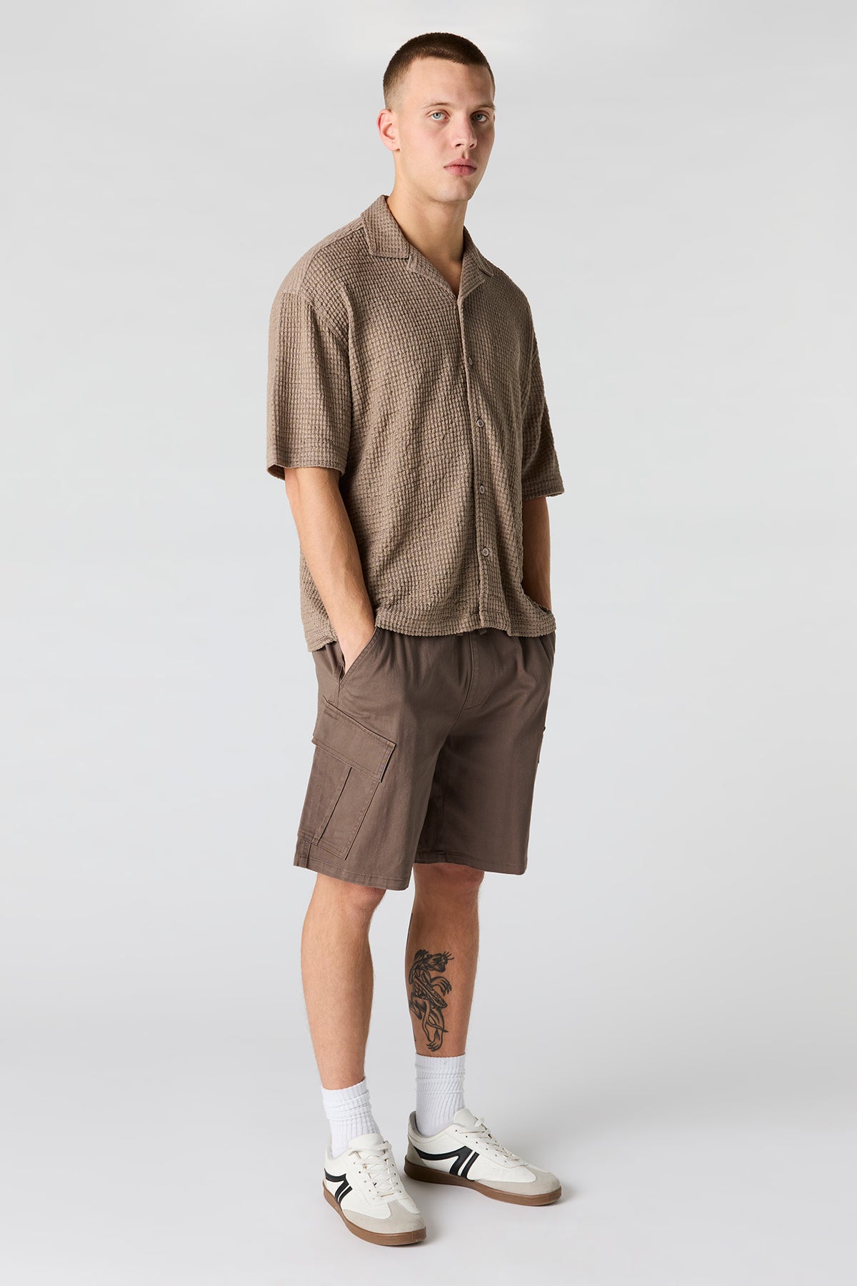 Vue alternative 2. Short cargo à taille coulissante