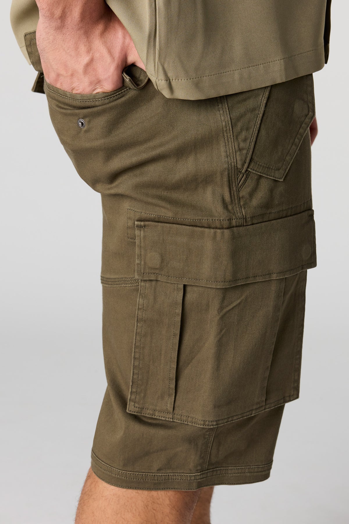 Vue alternative 4. Chino cargo long