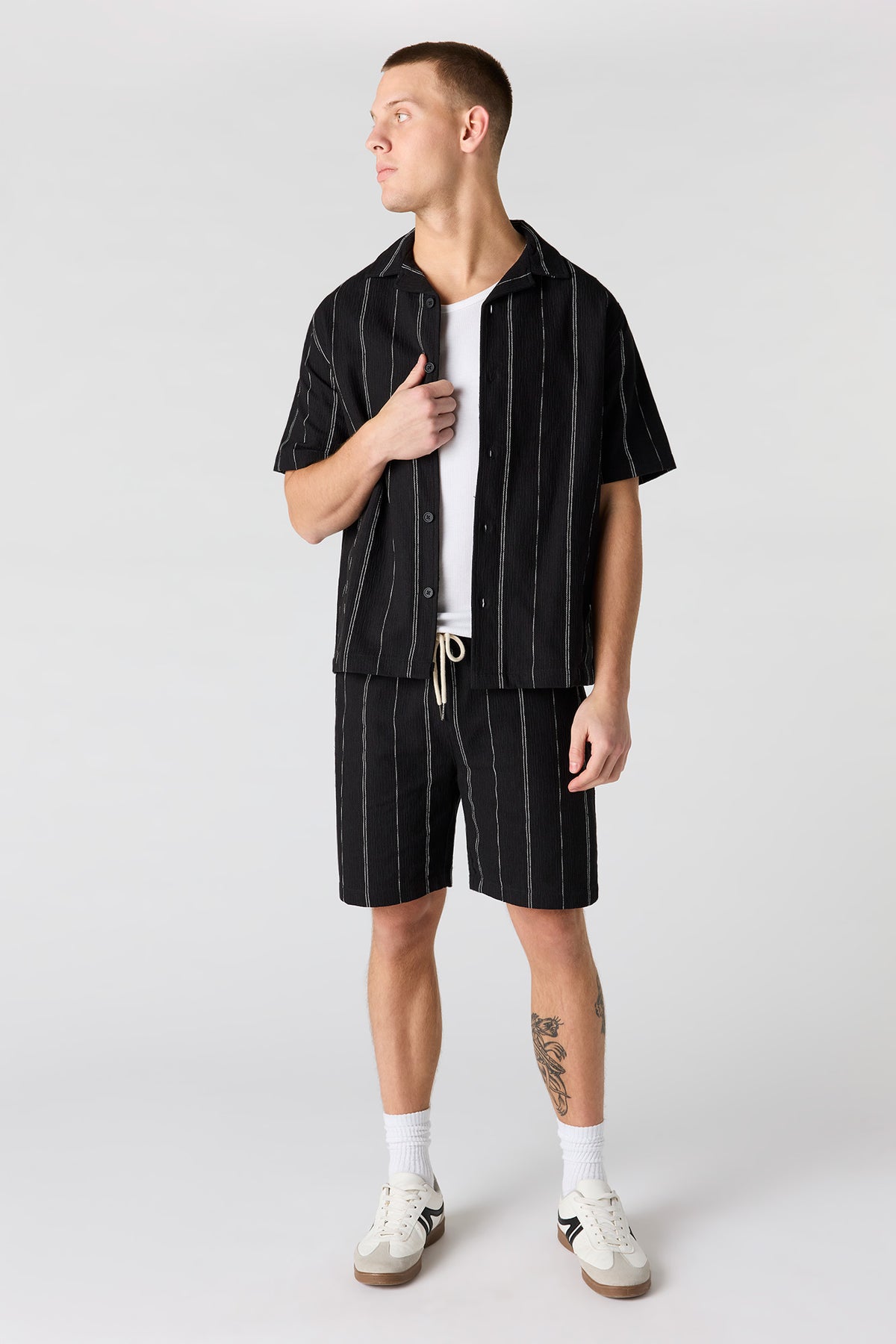 Alt View 2. Textured Striped Drawstring Short - Black
