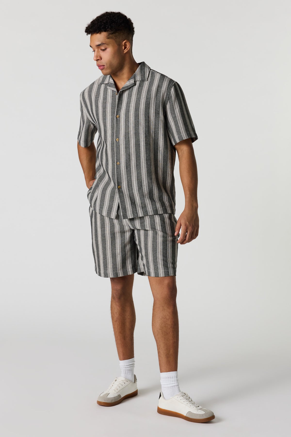 Alt View 2. Textured Striped Drawstring Short - Black