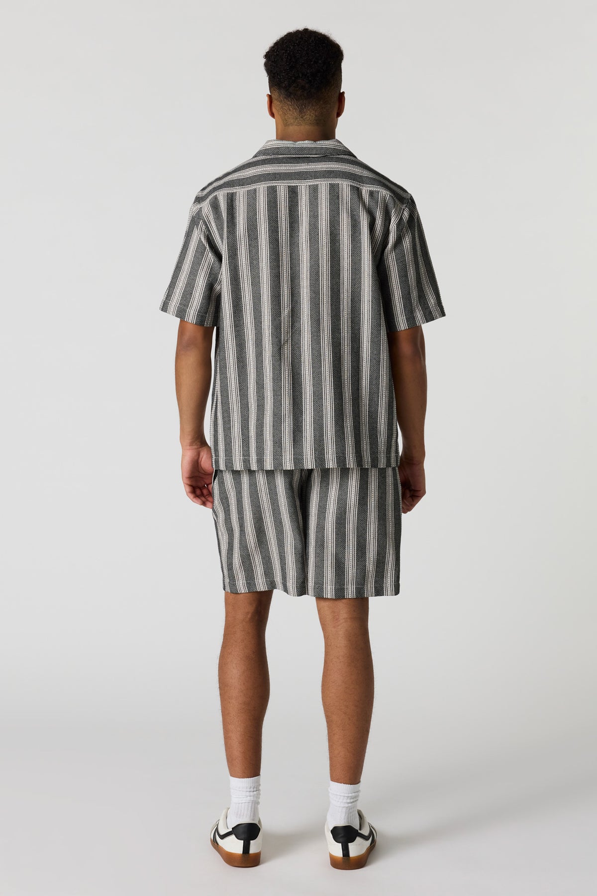 Alt View 3. Textured Striped Drawstring Short - Black