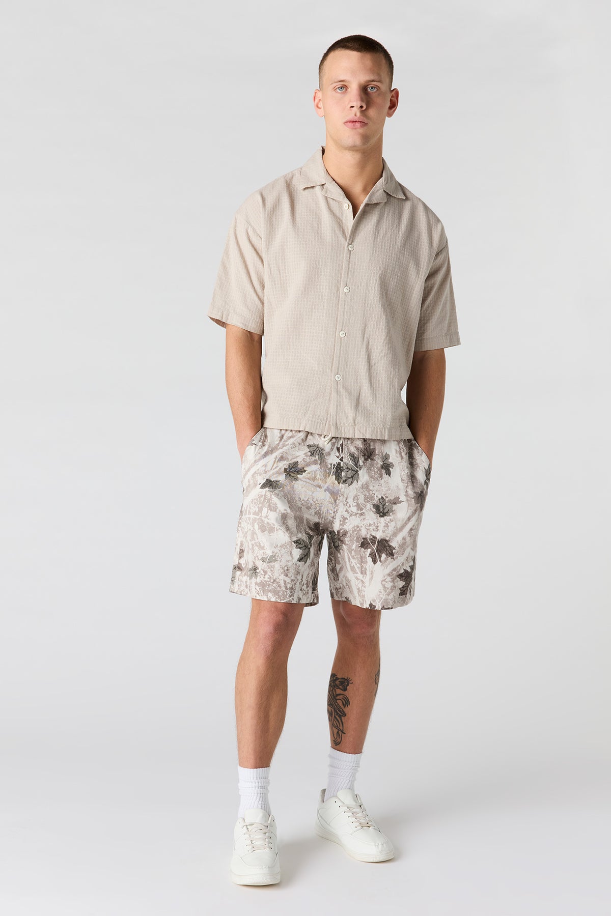 Alt View 2. Drawstring Short - Camouflage