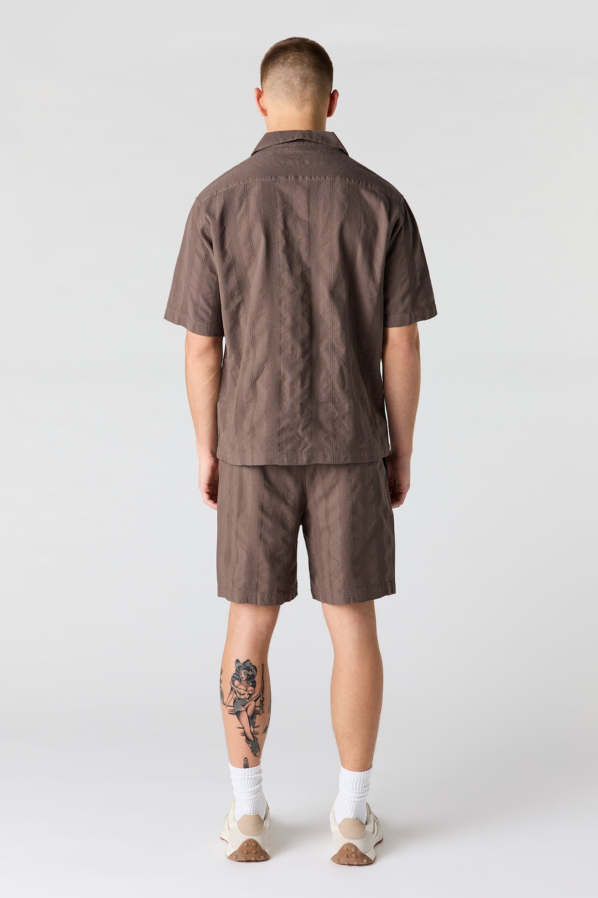 Vue alternative 3. Short texturé à taille coulissante