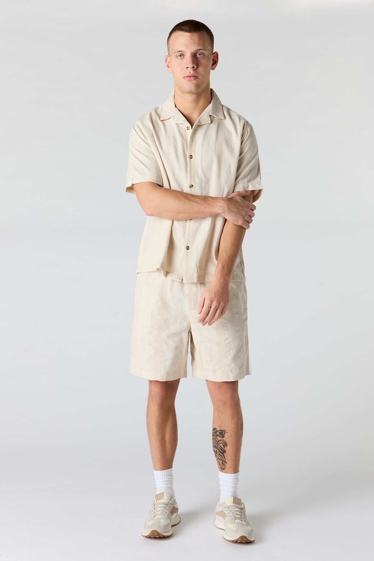 Vue alternative 2. Short texturé à taille coulissante